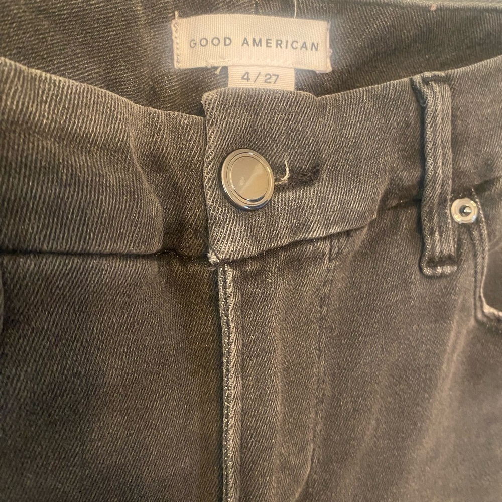Good American Distressed Cropped Skinny jeans 27 - Picture 2 of 7